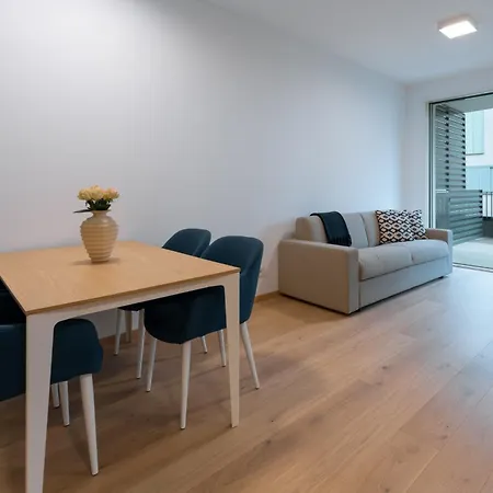 Serviced By De Charme Appartement