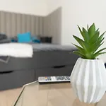 Serviced By De Charme Apartman Laveno
