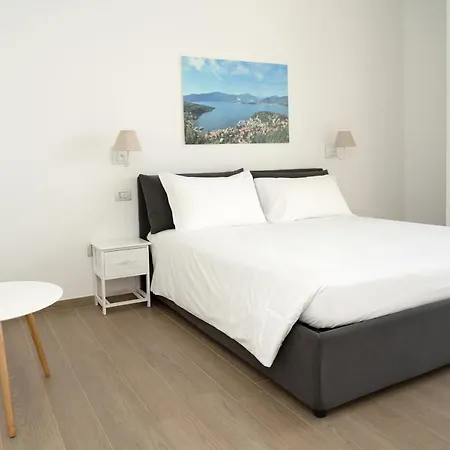 Serviced By De Charme * Laveno