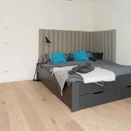 Serviced By De Charme Apartment Laveno