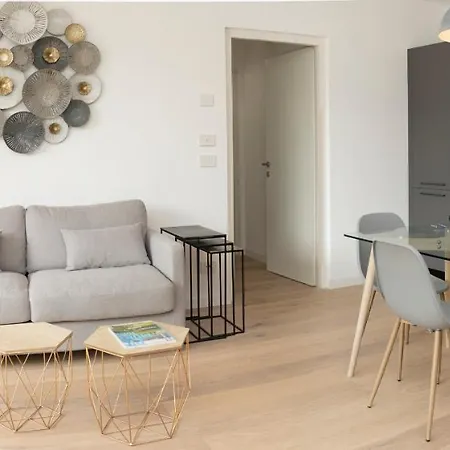 Serviced By De Charme *