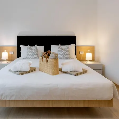 Serviced By De Charme Laveno