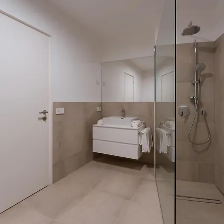 Serviced By De Charme Daire Laveno