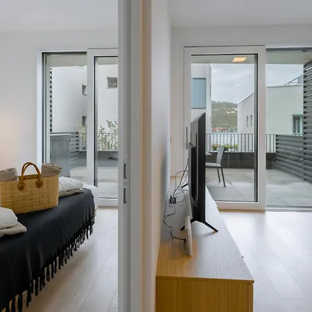 Apartment Serviced By De Charme Laveno