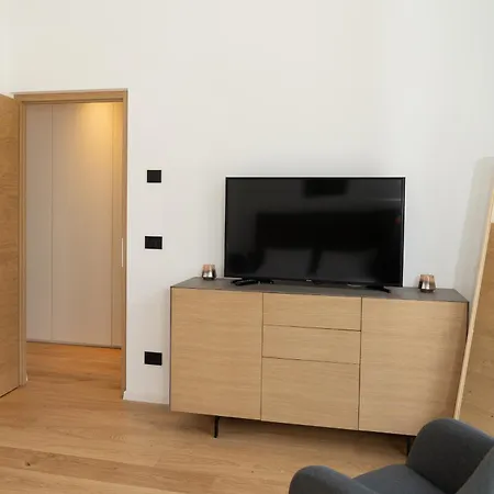Serviced By De Charme Apartment Laveno