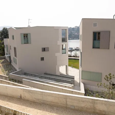 Serviced By De Charme Apartment *