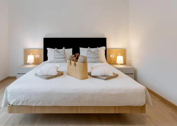 Serviced By De Charme Laveno