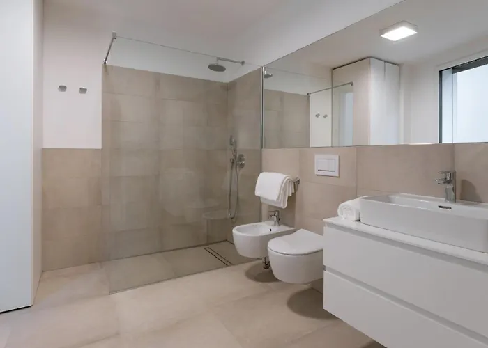 Serviced By De Charme Laveno