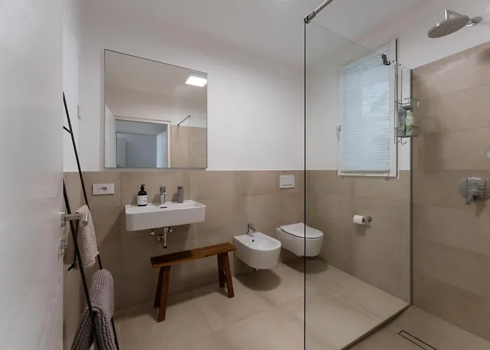 Serviced By De Charme Laveno