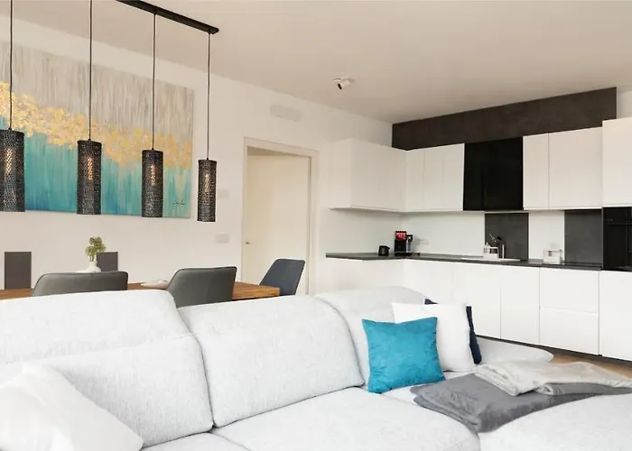 Serviced By De Charme *