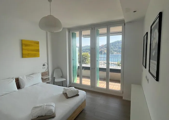 Serviced By De Charme Laveno